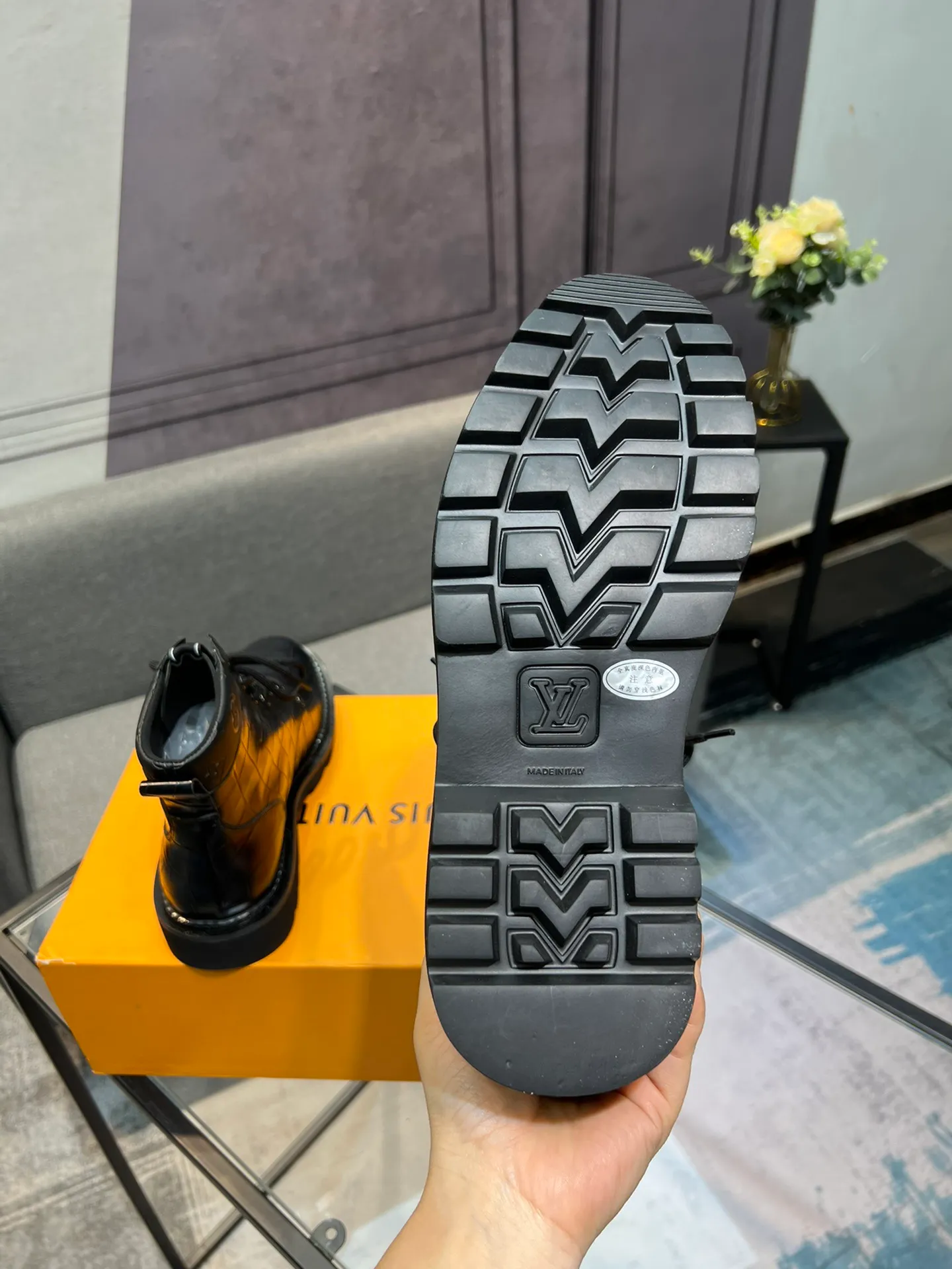 Men's shoes 💰900 L Home - the latest LV men's business casual boots, luxury and nobility are a must, all made of imported original first-layer cowhide, just to create a more comfortable wearing experience, ➕top imported water-dyed full cow lining, original high wear-resistant outsole! 👏👏 Size: Male 39-44; (38 45 46 customized)